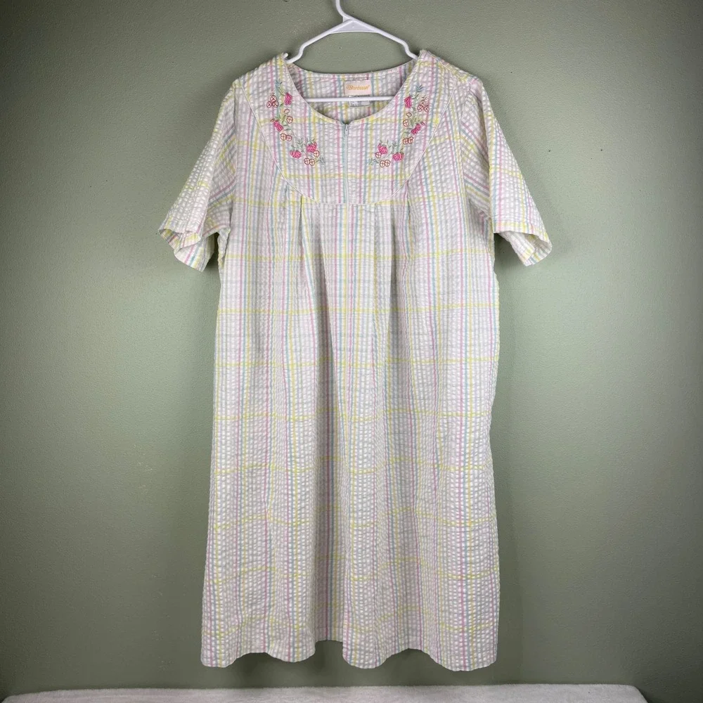 Barbizon Vintage‎ Pastel Plaid Seersucker Nightgown Floral Embroidered XL 58258